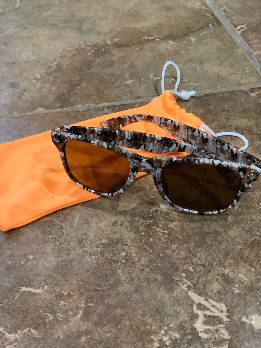 Cat-Pattern Sunglasses with Brown Lenses